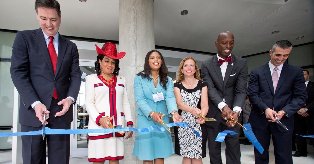 21dc-kelly1-facebookJumbo.jpg After Video Refutes Kelly’s Charges, Congresswoman Raises Issue of Race