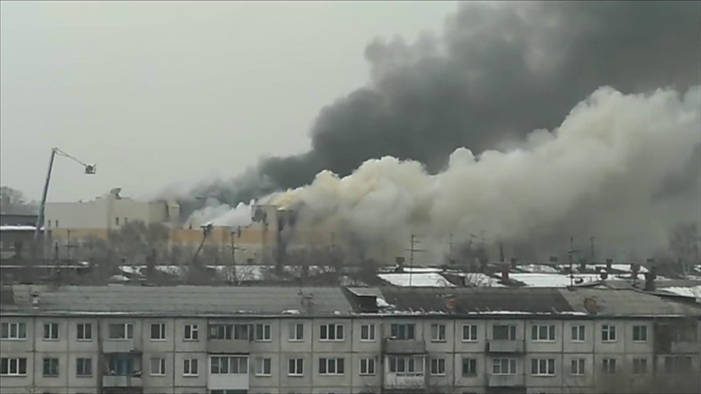 p0628rgm.jpg Russia shopping centre fire kills children