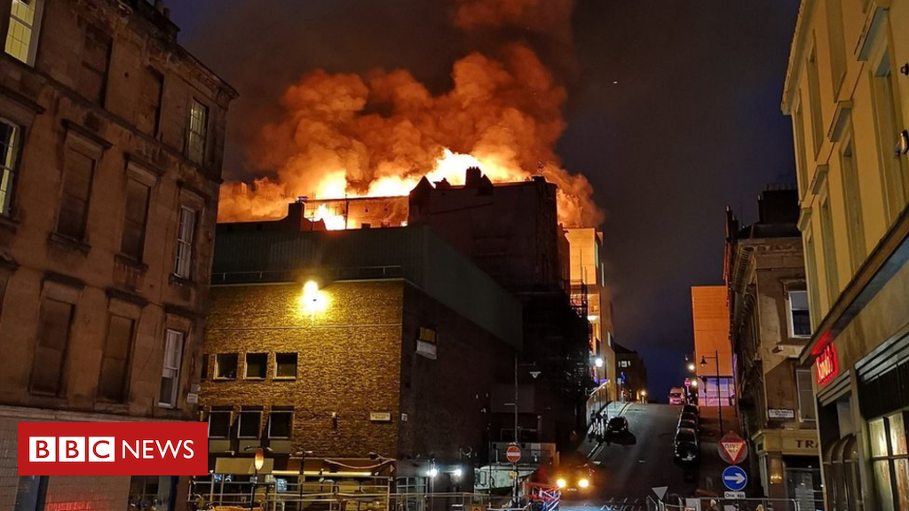 102072634_92e7918b-34ec-44f0-98f1-dab1f809b7a4.jpg Major fire ravages Glasgow School of Art
