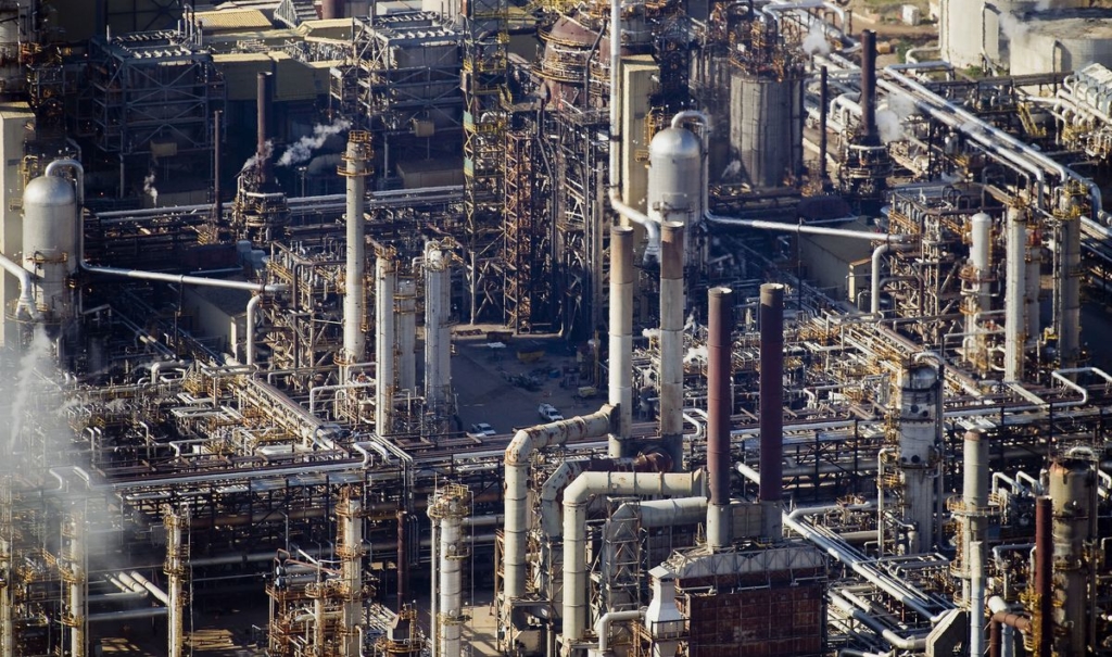 Oil-Sands Outage Upends Global Oil Market, Overshadowing OPEC