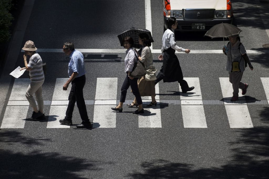 Asian Stocks Face Mixed Start to Week; Oil Drops: Markets Wrap