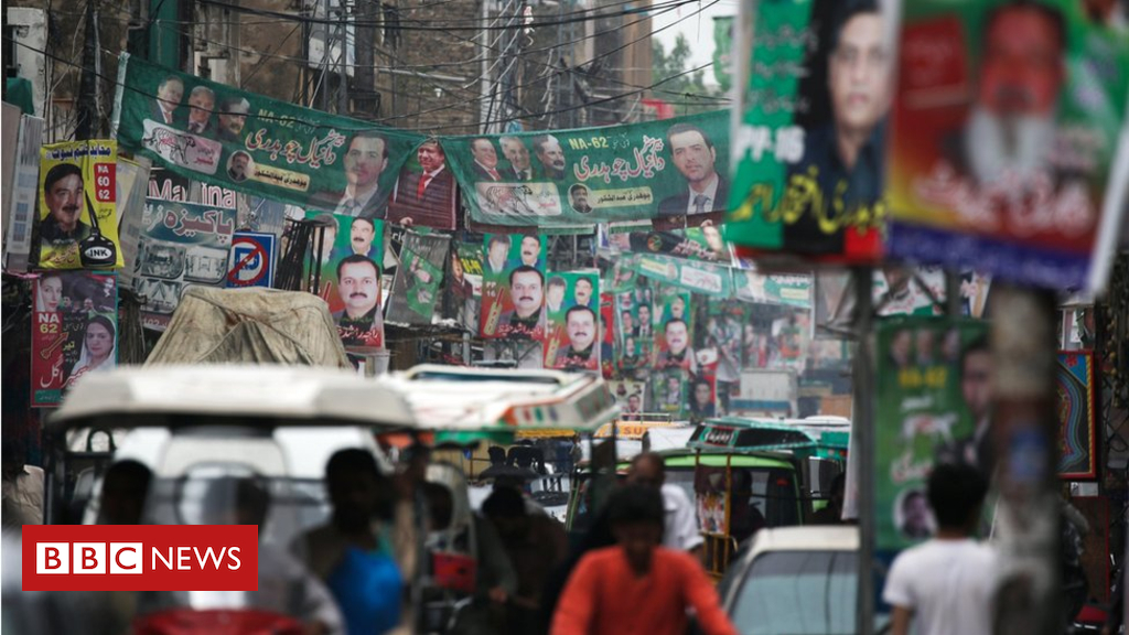 Imran Khan vies for power in Pakistan poll