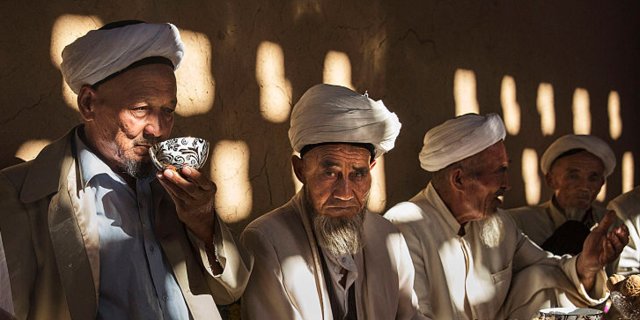 5a31c7c5b0bcd5ea6d8b4639-640-320.jpg What it’s like inside the internment camps China uses to oppress its Muslim minority, according to people who’ve been there