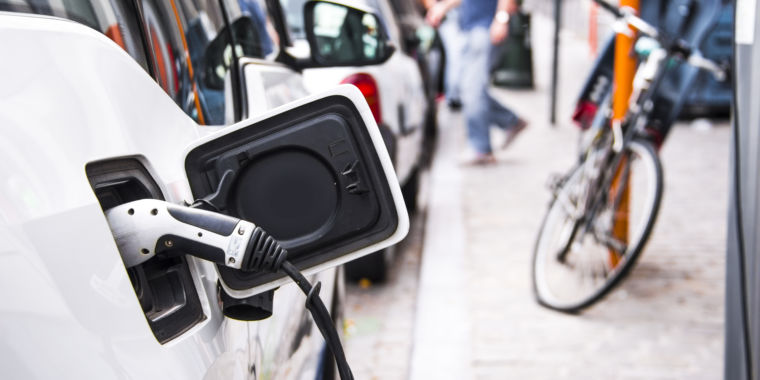 GettyImages-806720252-760x380.jpg California amends rules to push vehicles toward hydrogen, electricity, biofuel