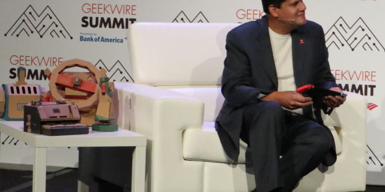 IMG_0197-760x380.jpg Nintendo president: “I compete for time,” not against Xbox, PlayStation