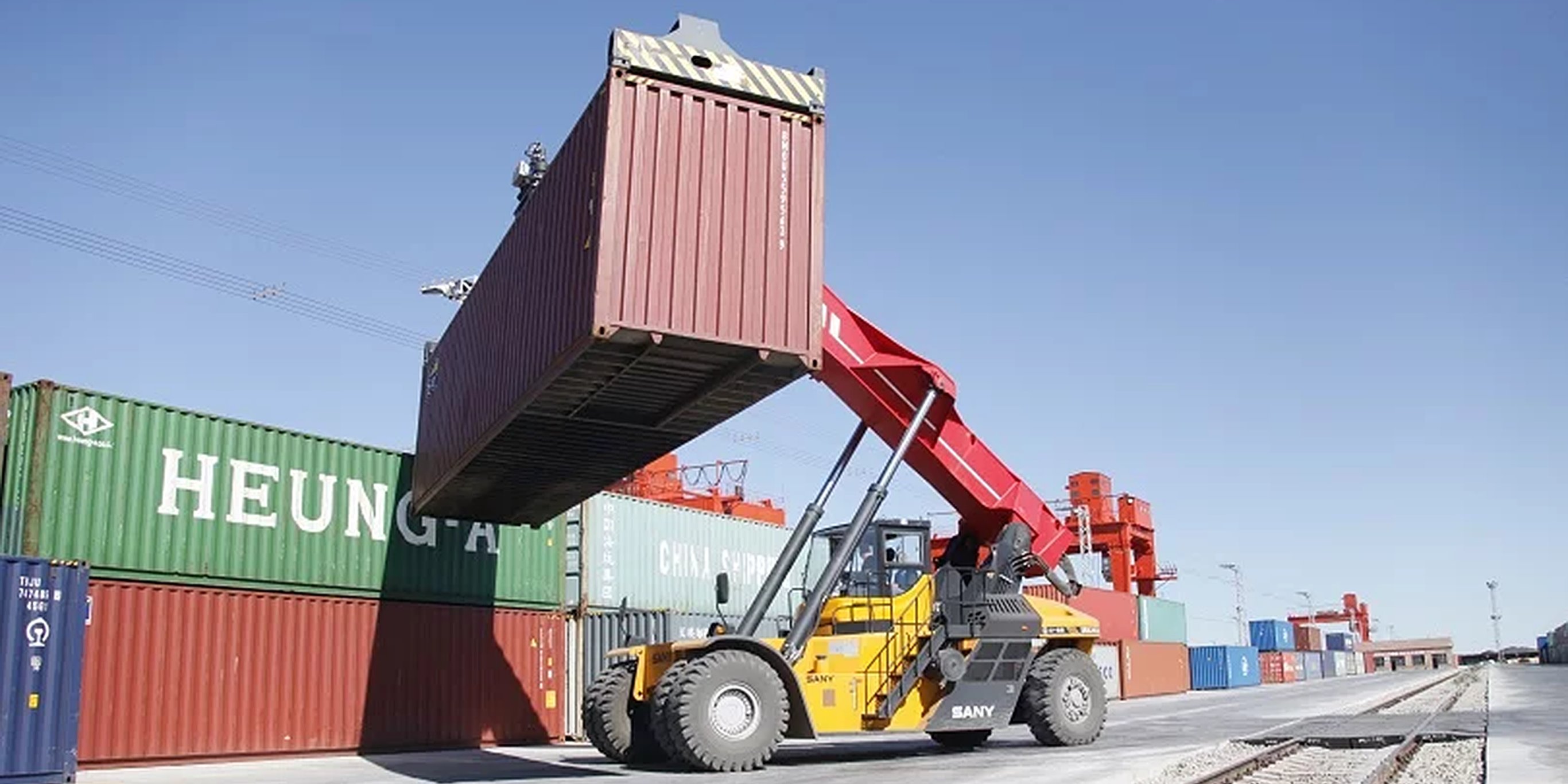 5be3be91110d4c6fed4dc163-2732-1366.jpg Trump’s trade war has seen US imports from China fall by 30%