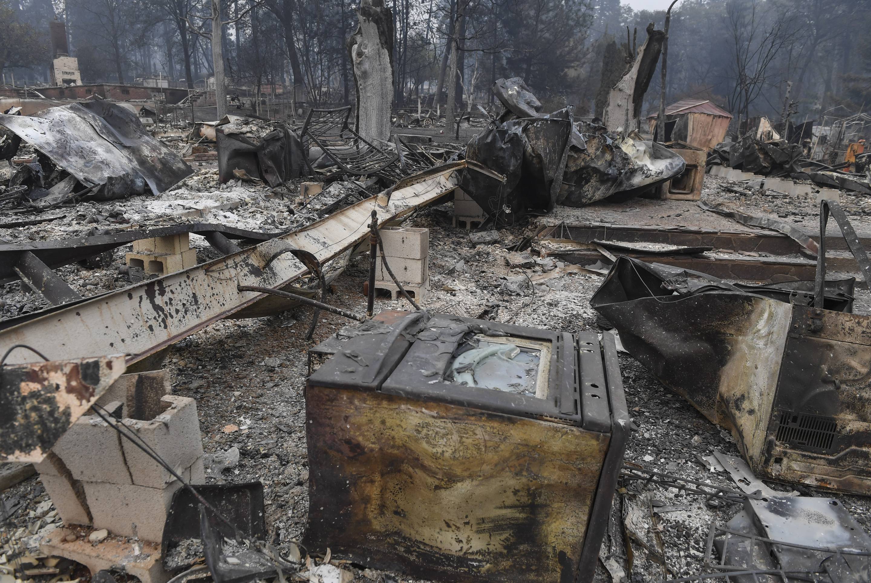 camp-fire-wildfire-e1542461877875.jpg Trump to Survey ‘Incredible’ Fire Damage in California Following Criticism