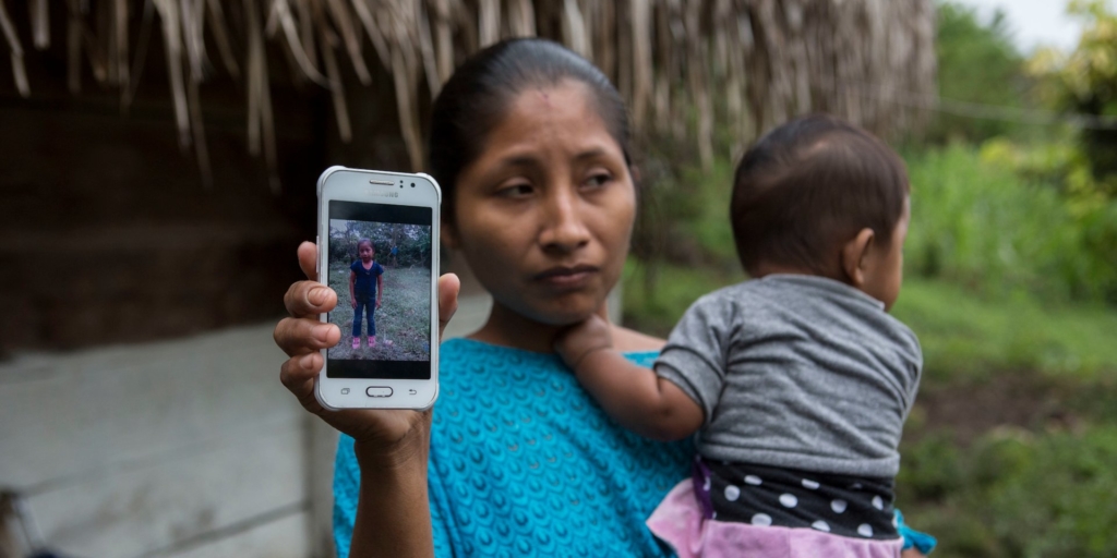 The family of a 7-year-old migrant girl who died in Border Patrol custody is disputing US officials’ account of her death