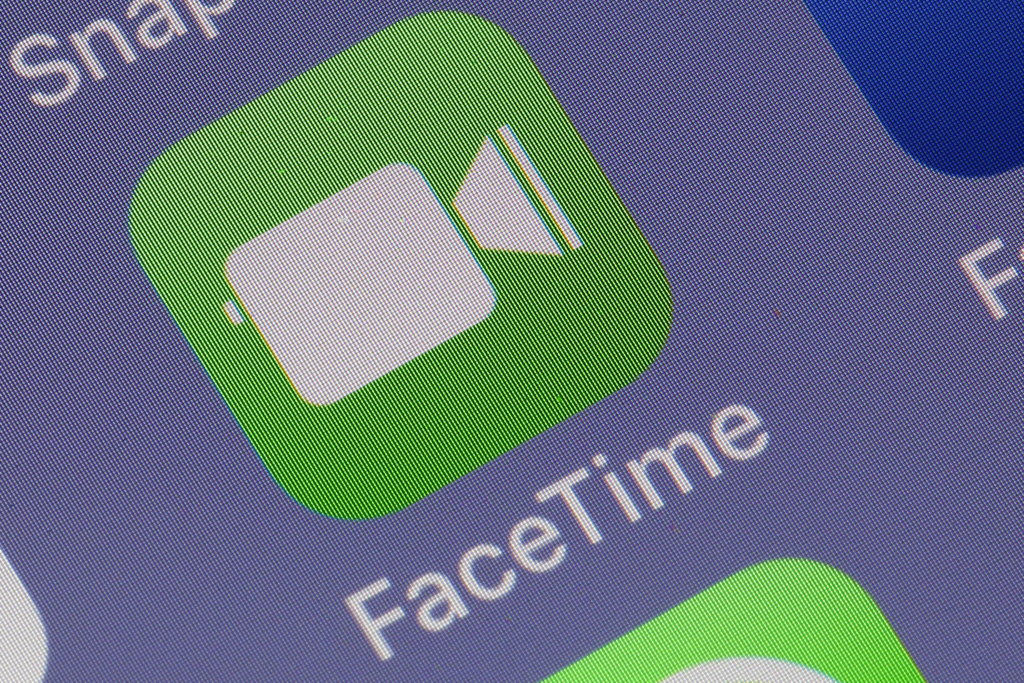Apple’s Tim Cook Faces Questioning by Key House Democrats on FaceTime Privacy Bug