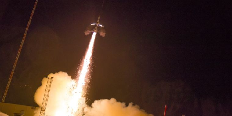 norway-760x380.jpg Two rockets dropped tracers into the northern lights and the result was glorious