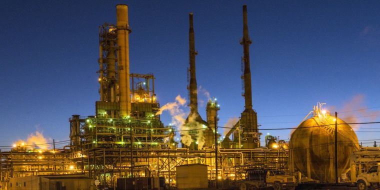 oil-refinery-760x380.jpg Mysterious safety-tampering malware infects a second critical infrastructure site