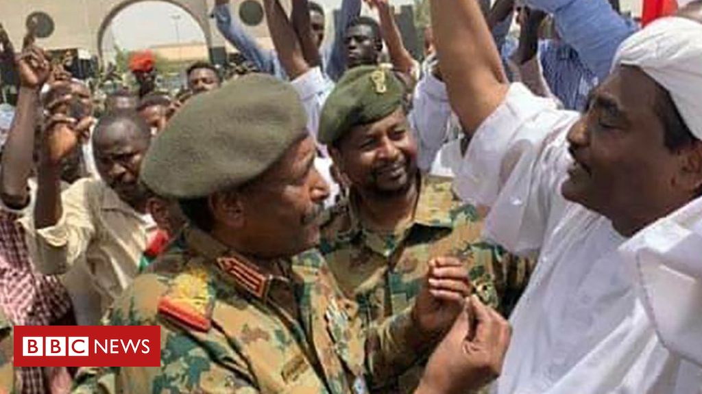 106436815_053423682-1.jpg Sudan protesters want civilian rule now