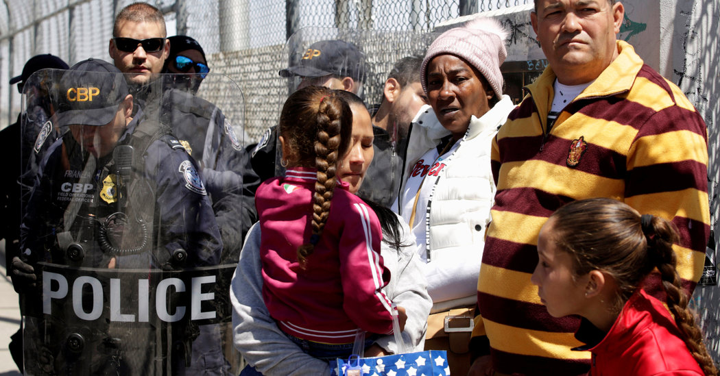 merlin_152907054_45afa292-5326-40fb-904d-e17a48196b54-facebookJumbo.jpg Trump Orders New Restrictions on Asylum Seekers