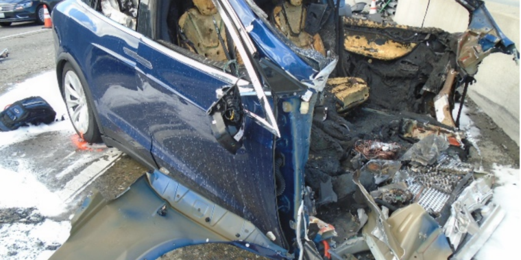 Screen-Shot-2018-06-08-at-10.12.19-AM-760x380.png Family of deceased Model X owner sues over 2018 crash