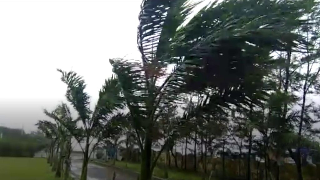 Indians shelter from cyclone’s onslaught