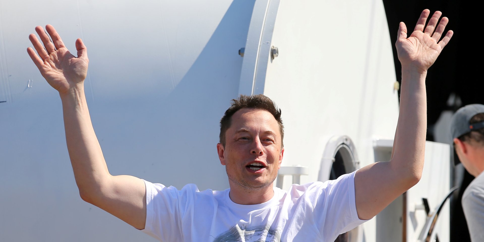 5ca4f6b0c6cc5061ff4bdb04-1920-960.jpg Elon Musk was paid more in 2018 than the next 65 highest-paid CEOs combined