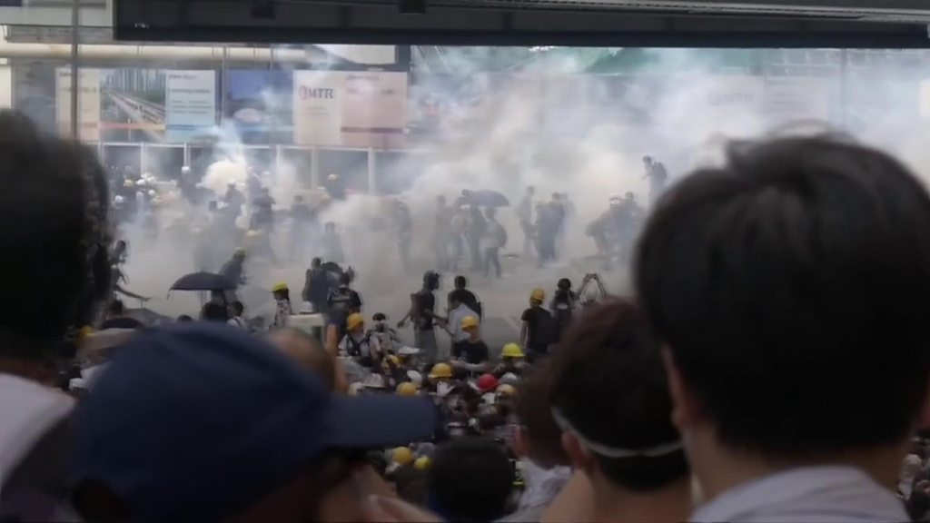 p07cxbq5.jpg Hong Kong leader criticises ‘organised riots’