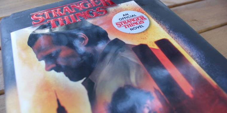 with-darkness-on-the-edge-of-town-the-stranger-things-expanded-universe-begins.jpg With Darkness on the Edge of Town, the Stranger Things expanded universe begins