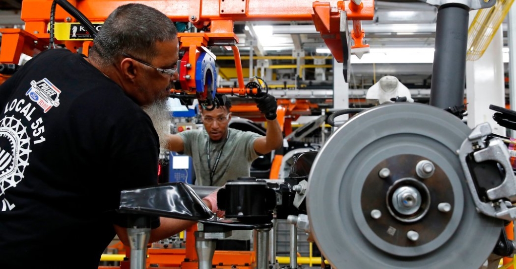 Strong Jobs Report Eases Fears of Damage From Trade War