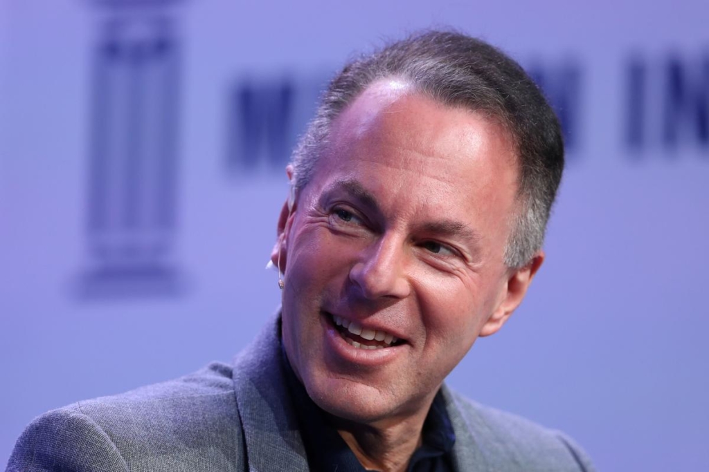 EBay CEO steps down, cites differences with board