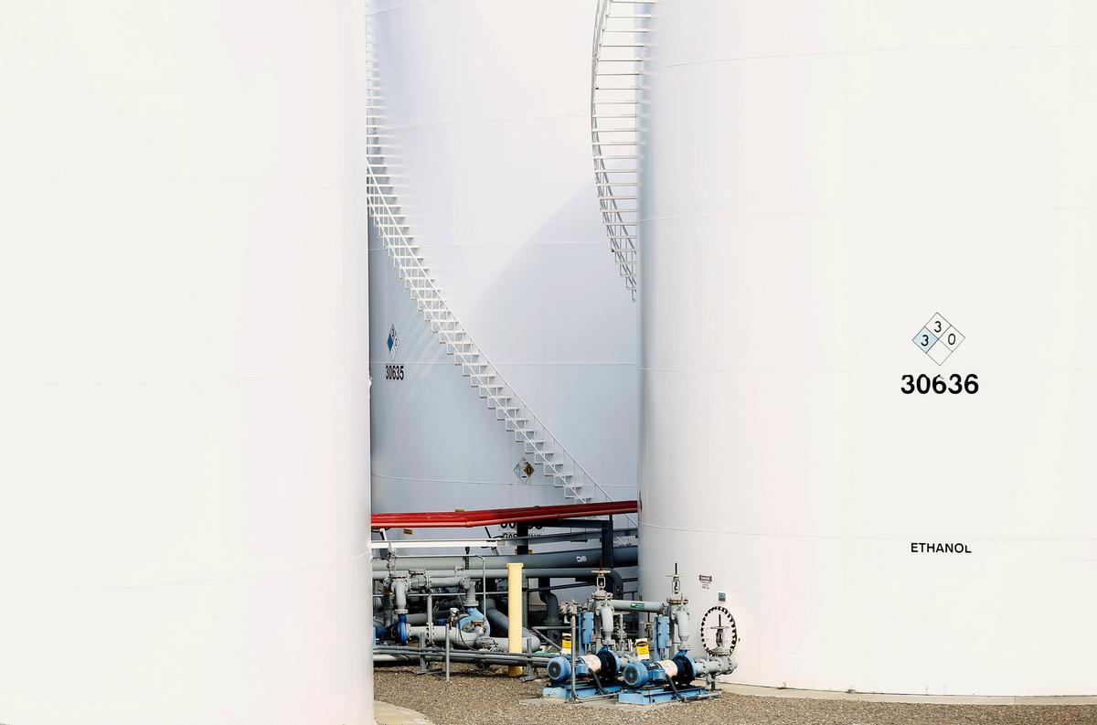 trump-administration-promises-biofuel-boost-to-farmers-angering-big-oil.jpg Trump administration promises biofuel boost to farmers, angering Big Oil