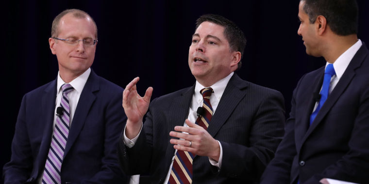 t-mobile-and-sprint-get-fcc-approval-to-merge-in-3-2-party-line-vote.jpg T-Mobile and Sprint get FCC approval to merge in 3-2 party-line vote