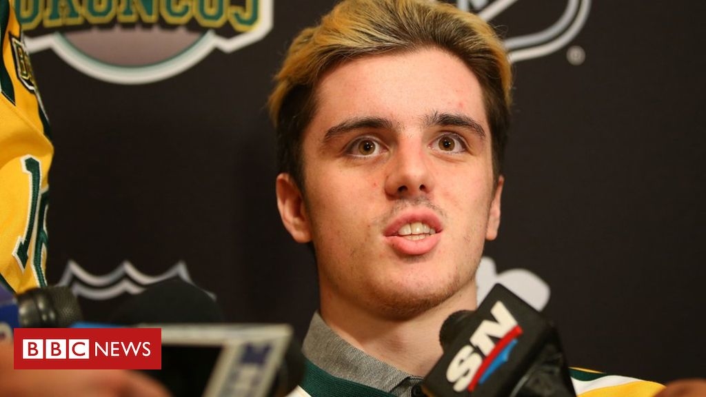 Paralysed hockey player moves leg after surgery