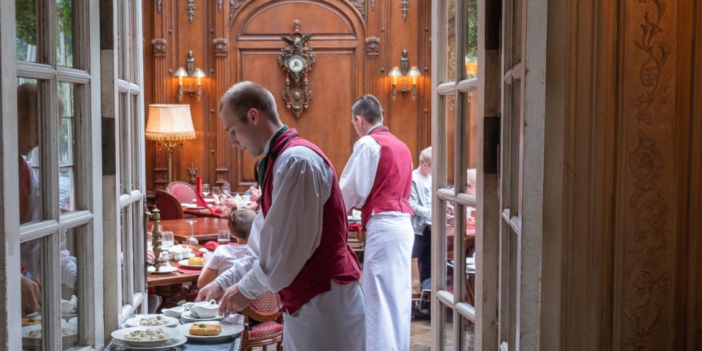 I ate lunch at an iconic Moscow restaurant in an 18th-century mansion – Business Insider
