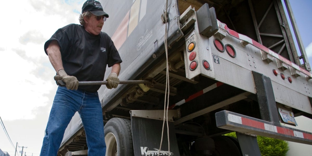 Trucking ‘bloodbath’: 1,000 truck drivers lose jobs in November – Business Insider