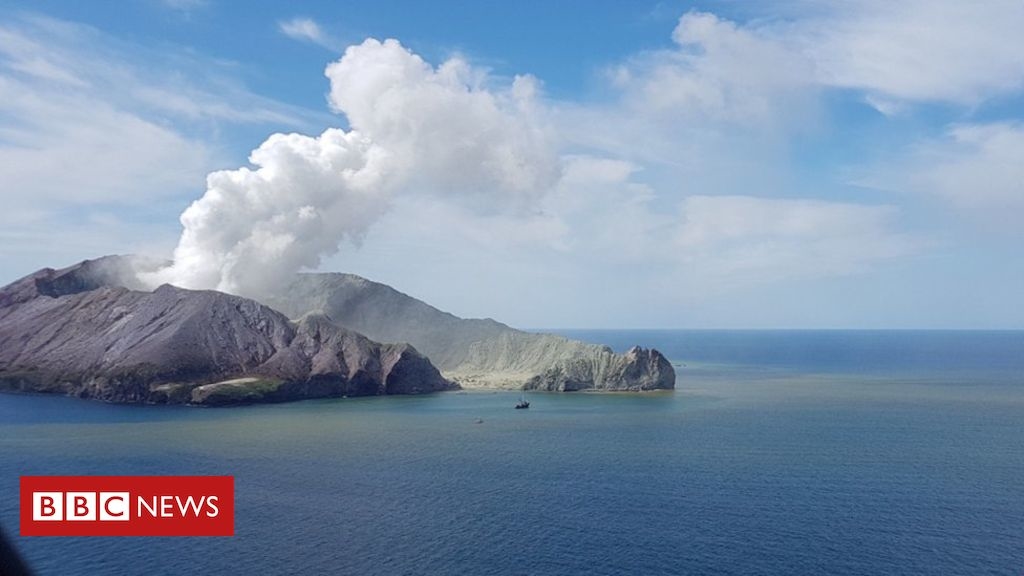 New volcanic activity slows NZ recovery efforts