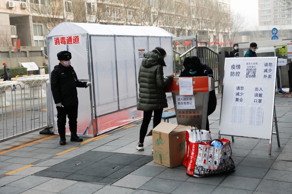 Coronavirus deaths in China spike, Japan has first fatality