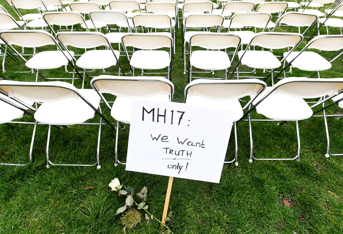 empty-chairs-for-mh17-victims-outside-russias-hague-embassy.jpg Empty chairs for MH17 victims outside Russia’s Hague Embassy