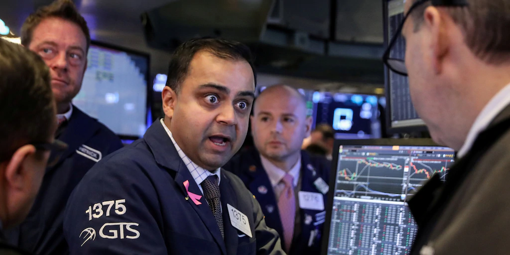 dow-plummets-most-since-1987-as-trump-stimulus-plan-fails-to-materialize.jpg Dow plummets most since 1987 as Trump stimulus plan fails to materialize