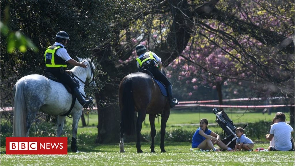 917 new coronavirus deaths as UK told to stay home