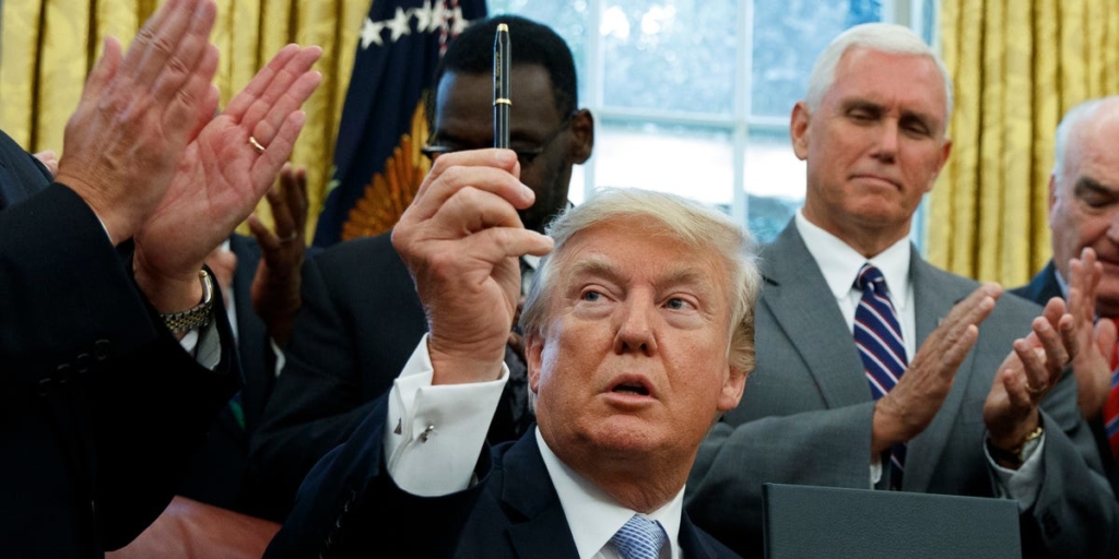 Trump putting his name on all stimulus checks being mailed out: WaPo – Business Insider