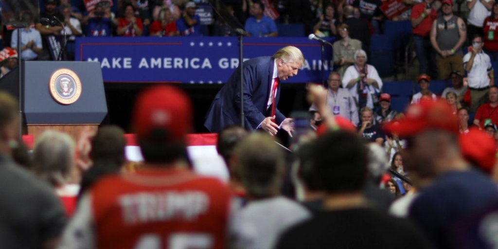 Trump gives lengthy explanation at Tulsa rally about ramp incident – Business Insider