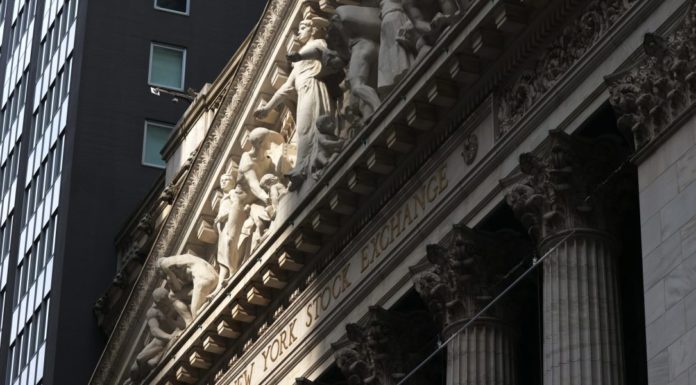 Markets end the week on a bearish note as gold breaks $1,900 Markets end the week on a bearish note as gold breaks $1,900