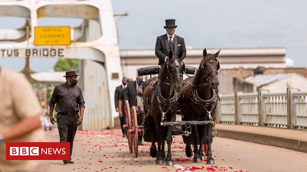 body-of-us-rights-icon-lewis-crosses-selma-bridge.jpg Body of US rights icon Lewis crosses Selma bridge