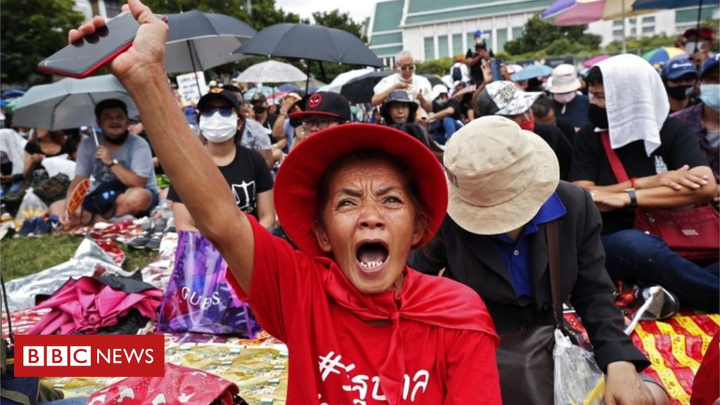thais-gather-for-mass-anti-government-rally.jpg Thais gather for mass anti-government rally