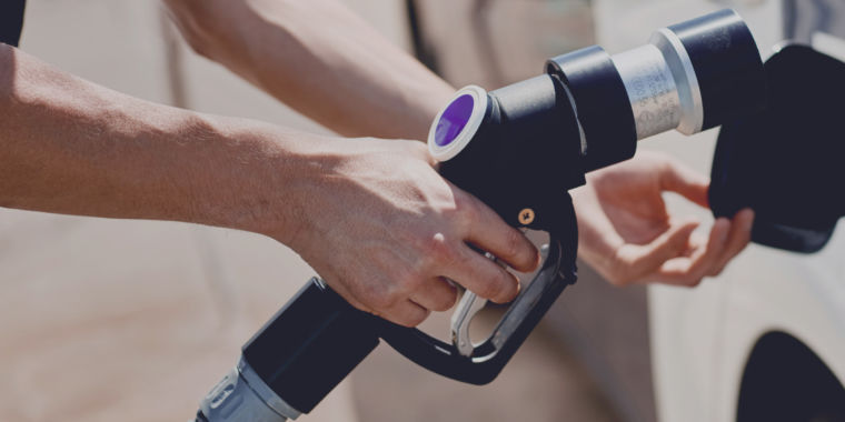 nikola-stock-plunges-26-after-fraud-claims-complicate-hydrogen-plans.jpg Nikola stock plunges 26% after fraud claims complicate hydrogen plans