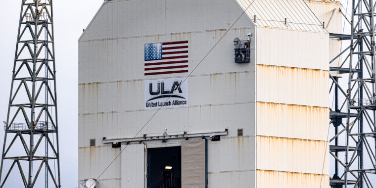 delta-iv-heavy-rocket-delayed-again-raising-concerns-of-aging-infrastructure.jpg Delta IV Heavy rocket delayed again, raising concerns of aging infrastructure
