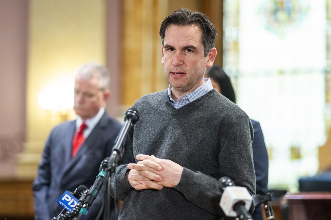 nyc-business-leader-warns-exodus-is-brewing-over-zohran-mamdani’s-tax-hike-crusade:-‘exploring-options’