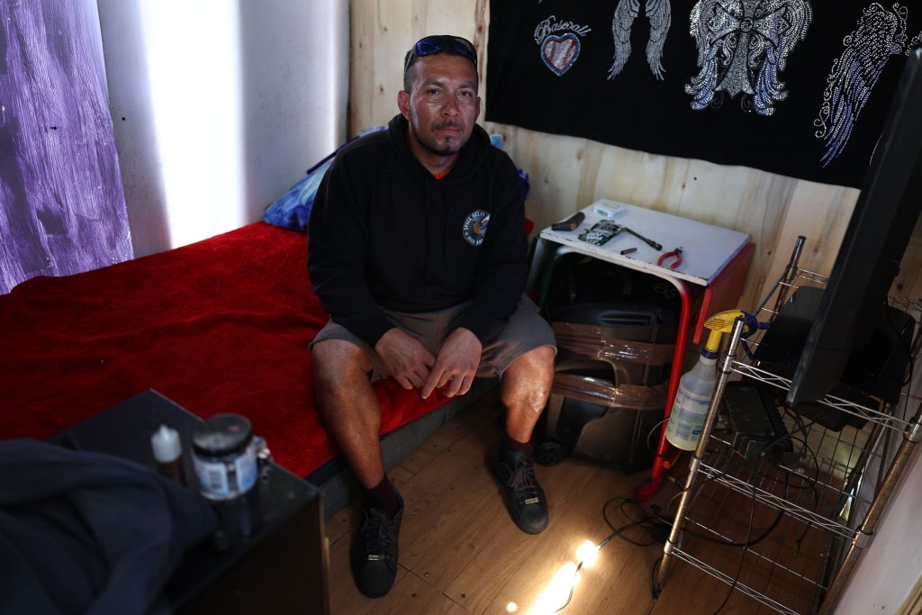 exclusive-|-inside-la’s-homeless-mini-town-as-tiny-houses-with-tvs-and-ac-are-illegally-sold-for-$100