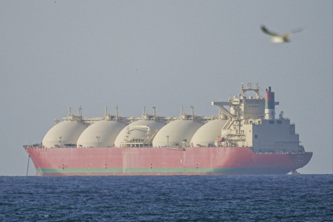 iran-threatens-to-attack-any-us-navy-ships-that-enter-the-strait-of-hormuz