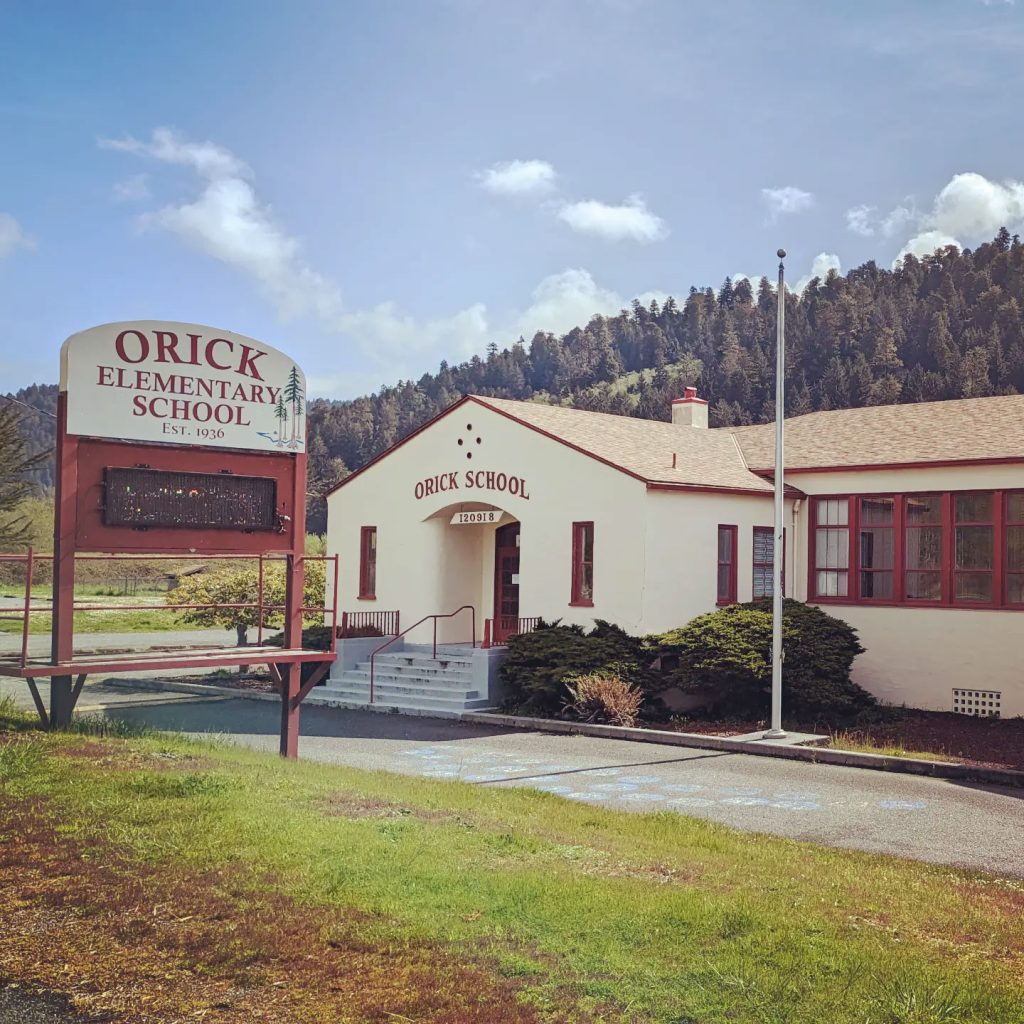 orick-elementary-school-in-california-has-nine-students-and-costs-$120k-per-kid-to-stay-open