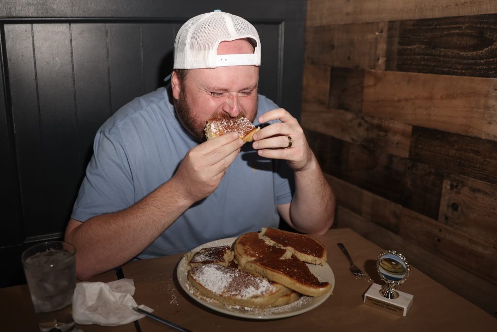exclusive-|-diners-can’t-eat-4-monster-pizza-sized-pancakes-in-18-minutes-in-viral-long-island-challenge