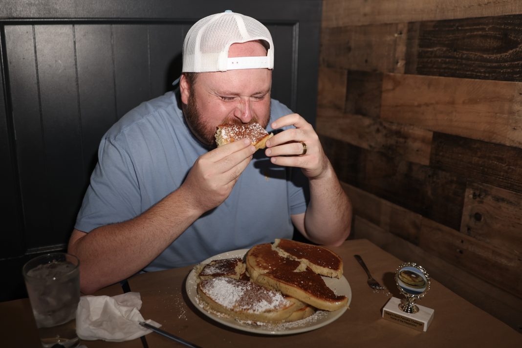 exclusive-|-diners-can’t-eat-4-monster-pizza-sized-pancakes-in-18-minutes-in-viral-long-island-challenge